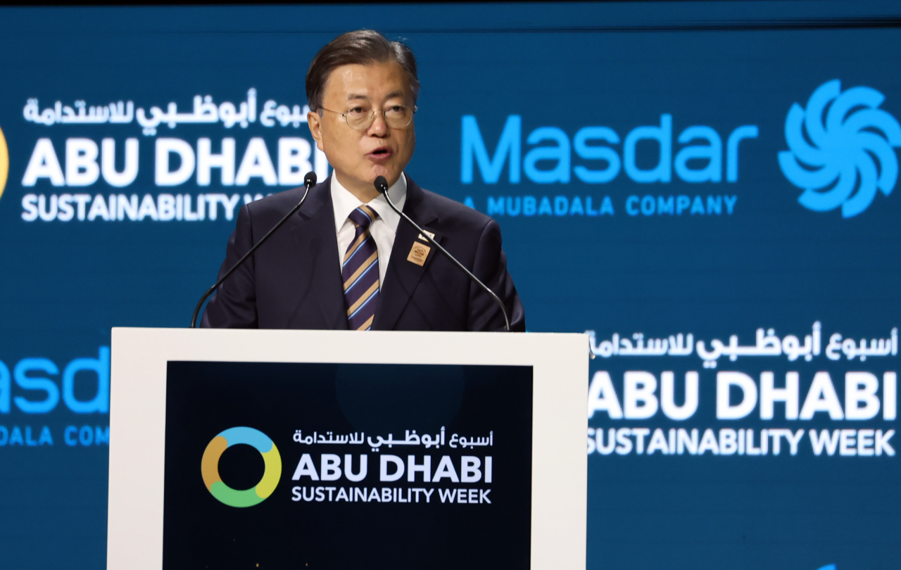 President Moon Jae-in delivers a keynote speech during the opening ceremony of the Abu Dhabi Sustainability Week (ADSW) 2022 at an exhibition center in Dubai on Monday. ADSW is a global platform for sustainable development. (Yonhap)
