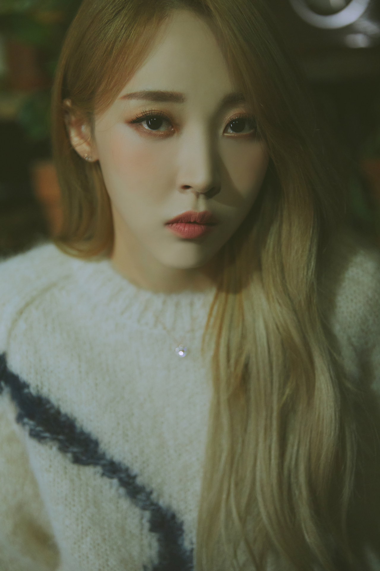 Concept images of Moonbyul in her new title song “Lunatic” of her third EP “6equence.” (RBW)
