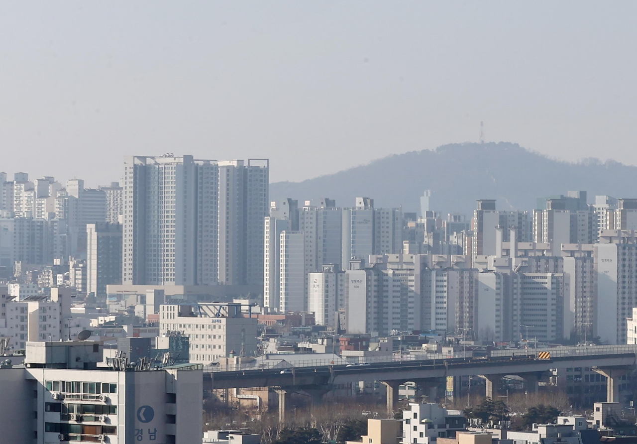 This photo, taken Sunday, shows apartment buildings in Seoul. (Yonhap)