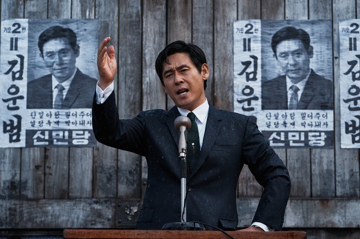 Seol Kyung-gu stars in director Byun Sung-hyun’s new political film “Kingmaker.” (Megabox Plus M)
