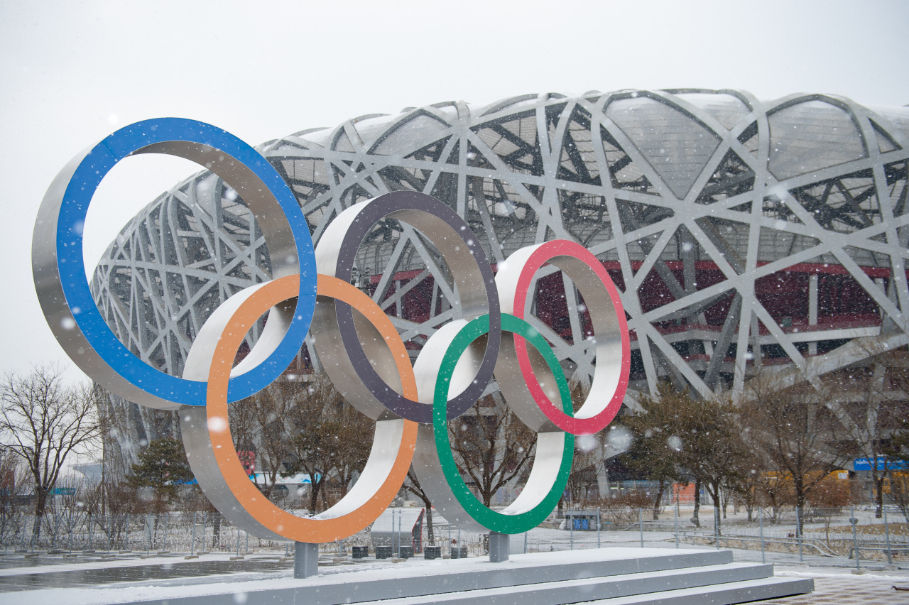 This photo taken on Thursday shows the Olympic rings and the National Stadium amid snowfall in Beijing, capital of China. (Yonhap)