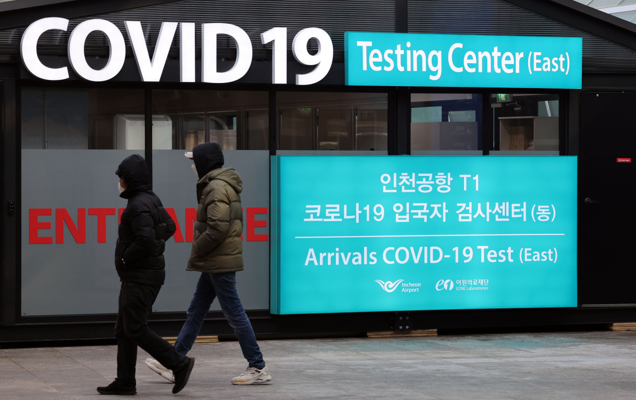 This photo shows a COVID-19 testing center in Terminal 1 at Incheon International Airport, west of Seoul, on Sunday. (Yonhap)