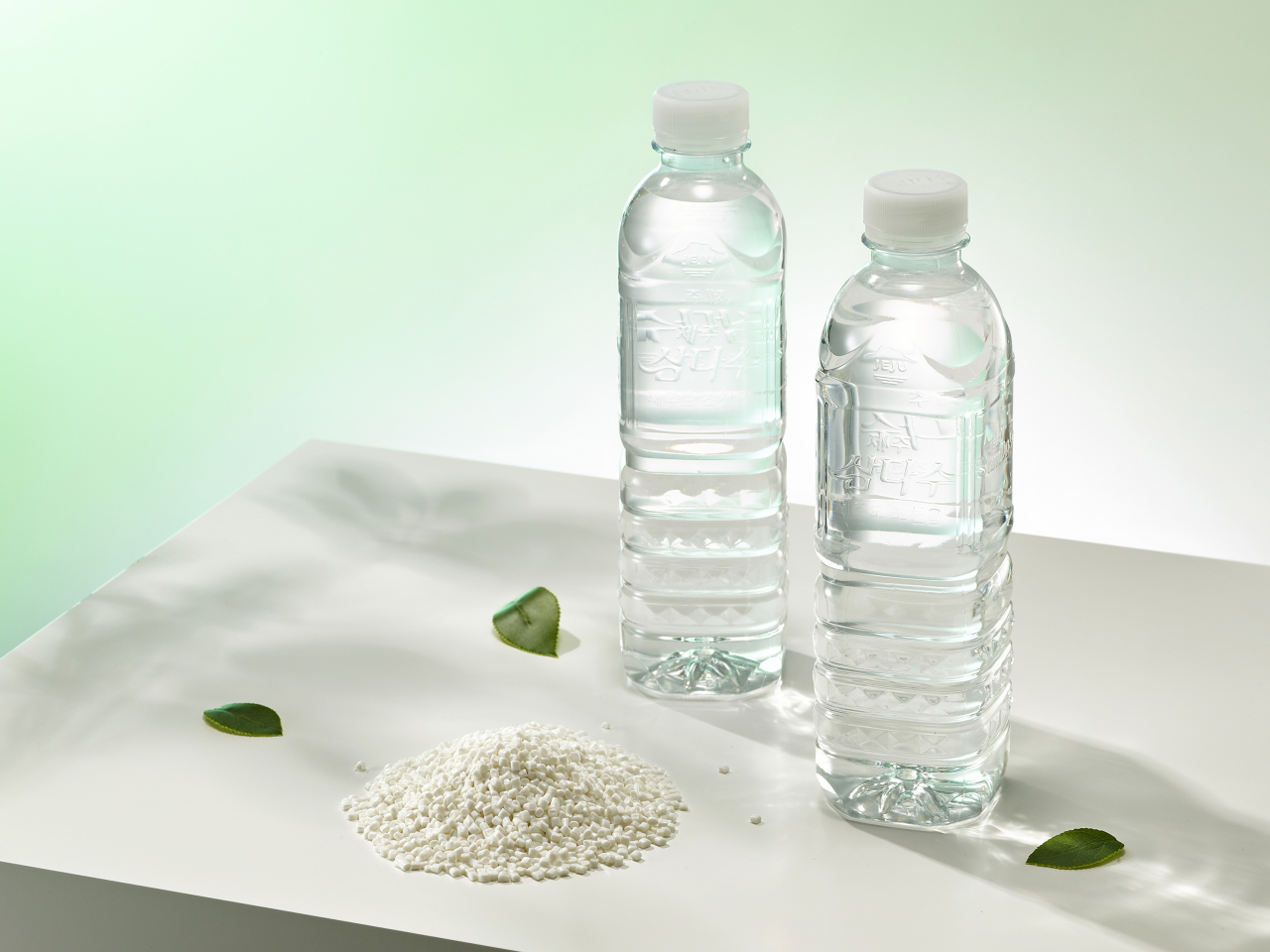 SK Chemicals‘ plastic bottles made of chemically-recycled PET materials. (SK Chemicals)