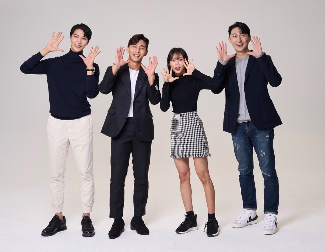 Ryo Chu-hyeop (left), the CEO of Allblanc TV, with other founding members. (Allblanc TV)