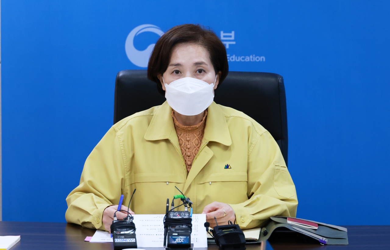 Education Minister Yoo Eun-hye speaks during a meeting held at the Korea Institute of Educational Facility Safety in Yeouido, western Seoul on Thursday. (Yonhap)