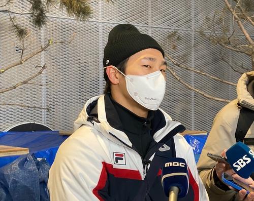 South Korean skeleton slider Yun Sung-bin speaks to reporters after a training session at Yanqing National Sliding Centre in Yanqing District, northwest of Beijing, on Wednesday, in preparation for the 2022 Beijing Winter Olympics. (Yonhap)