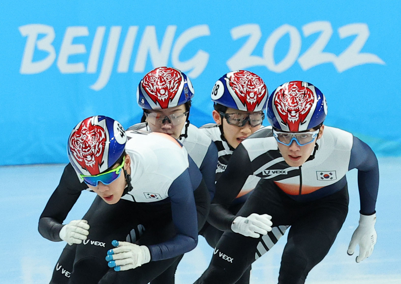 South Korean female short track speed skaters train at Capital Indoor Stadium in Beijing on Wednesday, in preparation for the Beijing Winter Olympics. (Yonhap)