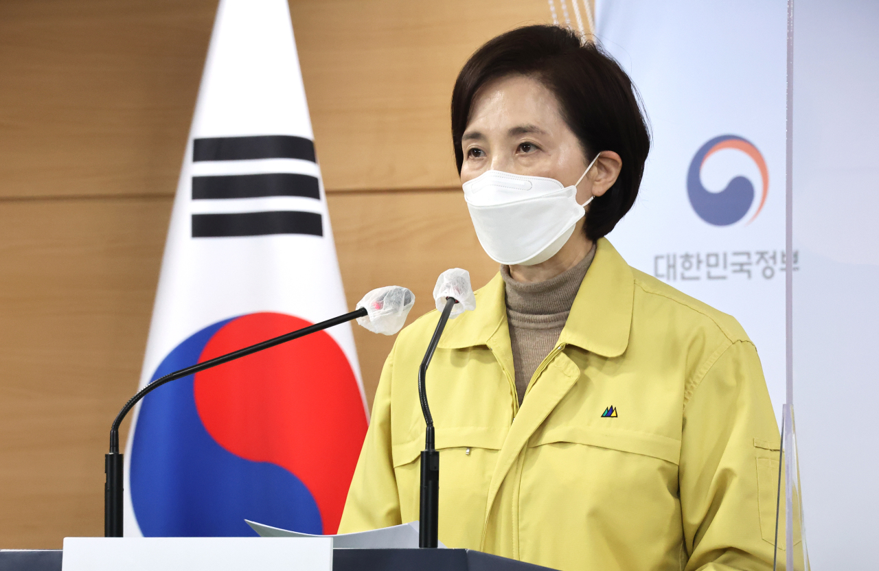 Education Minister Yoo Eun-hae speaks during a press briefing held at the government complex in Gwanghwamun, central Seoul, Monday. (Yonhap)