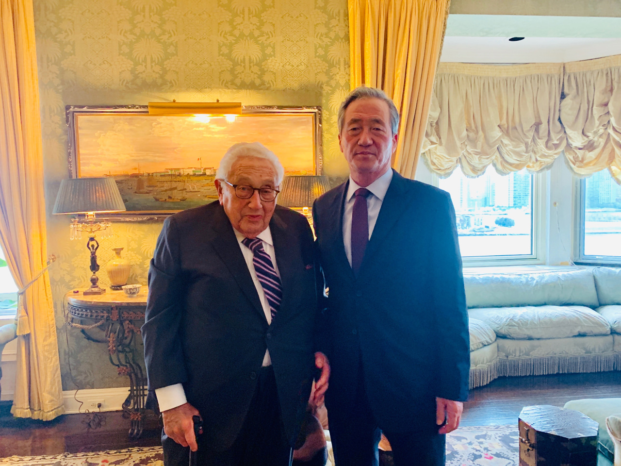 Dr. Henry A. Kissinger (left), former US secretary of state, and Chung Mong-joon, honorary chairman of Asan Institute for Policy Studies (Asan Institute for Policy Studies)