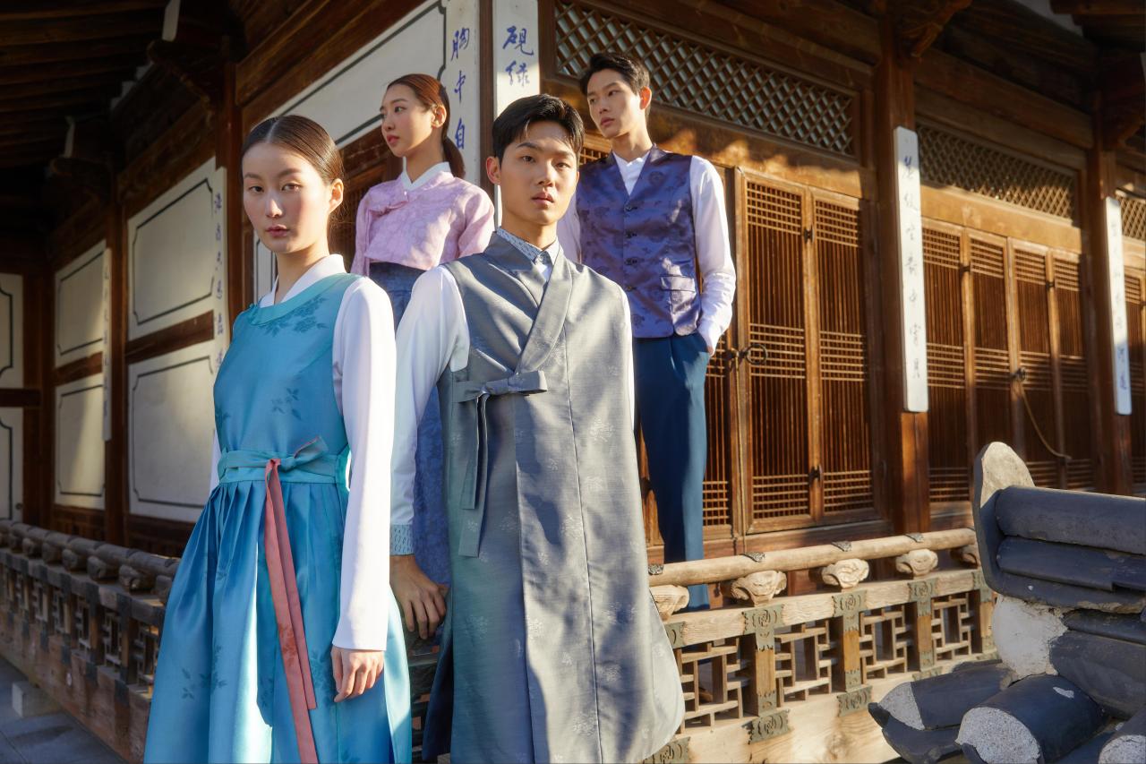Models in hanbok-style work uniforms (Ministry of Culture, Sports and Tourism)
