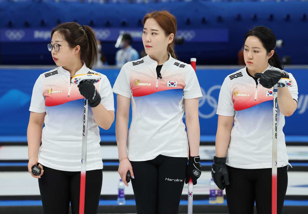 Kim Seon-yeong, Kim Cho-hi and Kim Kyeong-ae of South Korea (L to R) watch a delivery by the United States during a women's curling round-robin game at the Beijing Winter Olympics at the National Aquatics Centre in Beijing on Monday. (Yonhap)