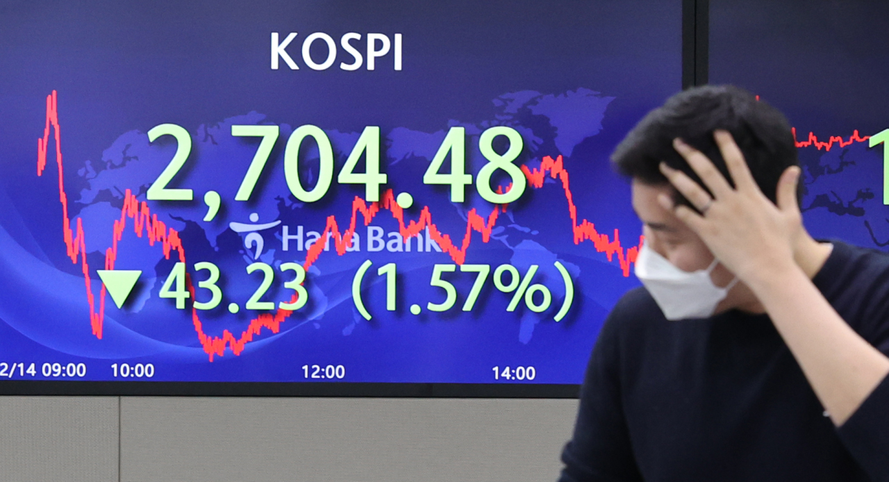 An electronic board showing the Korea Composite Stock Price Index (KOSPI) at a dealing room of the Hana Bank headquarters in Seoul on Feb. 14, 2022. (Yonhap)