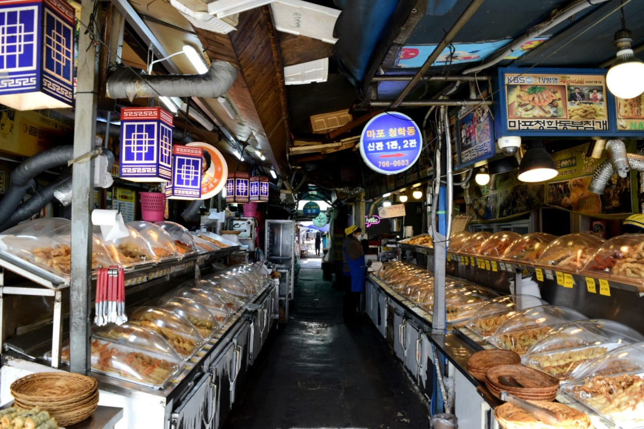Jeon eateries are lined up on either side of Gongdeok Market’s Buchimgae Alley. (Kim Hae-yeon/The Korea Herald)