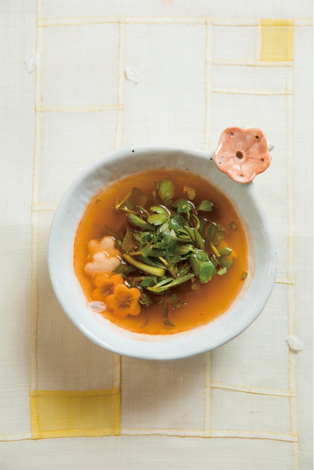 Stringy stonecrop water kimchi (Cultural Corps of Korean Buddhism)