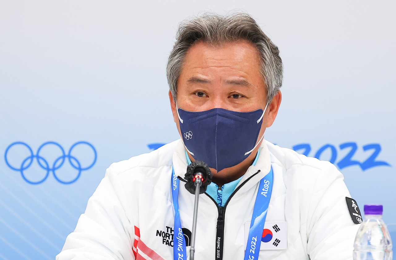 Korean Sport & Olympic Committee President Lee Kee-heung speaks at a press conference at the Main Media Centre for the Beijing Winter Olympics in Beijing on Sunday. (Yonhap)