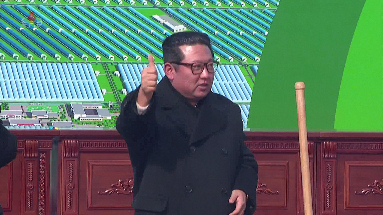 This photo captured from North Korea's official Korean Central Television last Saturday, shows leader Kim Jong-un giving a thumbs-up sign during a groundbreaking ceremony for the construction of a greenhouse farm in the eastern province of South Hamgyong the previous day. (Yonhap)