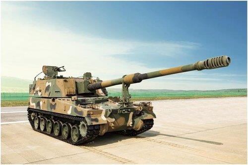 This undated photo, released by Hanwha Defense, a South Korean defense firm, shows South Korea's K-9 self-propelled howitzer.(Hanwha Defense)