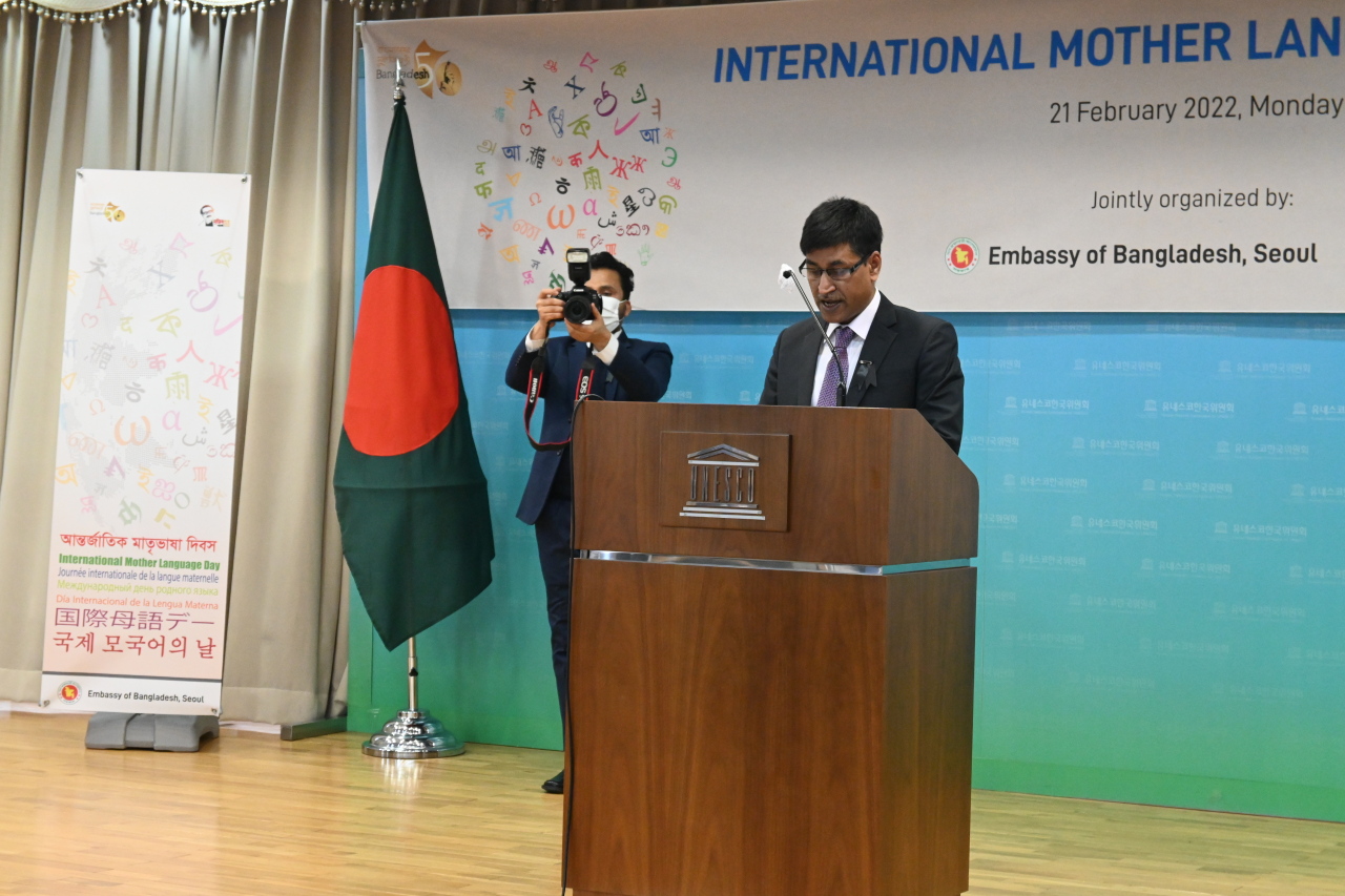 Bangladesh ambassador to Korea, Delwar Hossain, delivers opening remarks at an event marking Language Martyrs’ Day and International Mother Language Day 2022 in Seoul on Monday. (Sanjay Kumar/The Korea Herald)