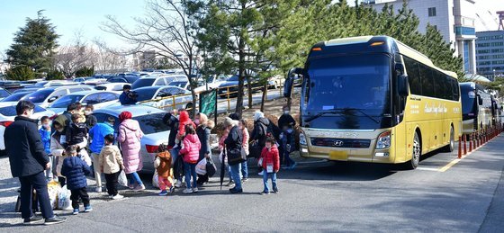 157 Afghan evacuees arrive in Ulsan on Feb.7. (Yonhap)