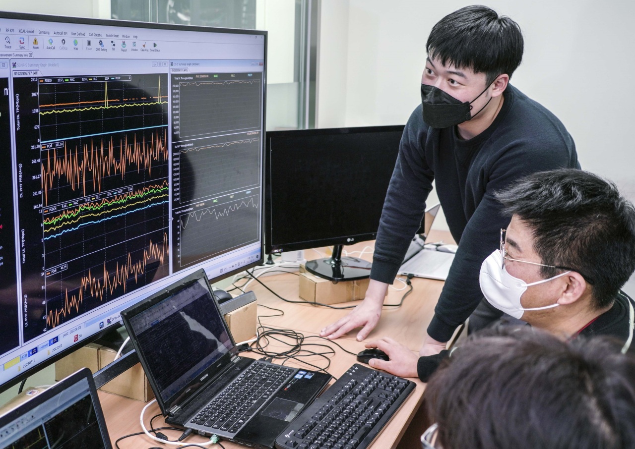 SK Telecom technicians are seen testing 5G technologies in this undated photo. (SK Telecom)
