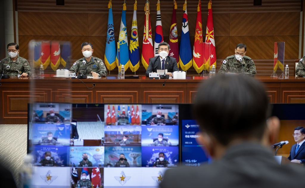 Defense Minister Suh Wook (C) speaks during a meeting with top military commanders of all service branches held in Seoul on Monday, in this photo released by the Ministry of National Defense. (Ministry of National Defense)