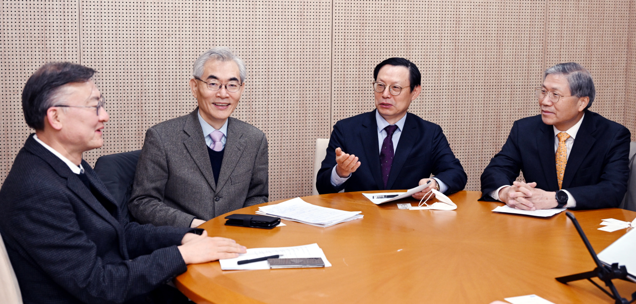 From left: public diplomacy experts, Hwang Jae-ho, Kim Dae-sik, Lee Jong-kook, Han Dong-man (Park Hyun-koo/The Korea Herald)