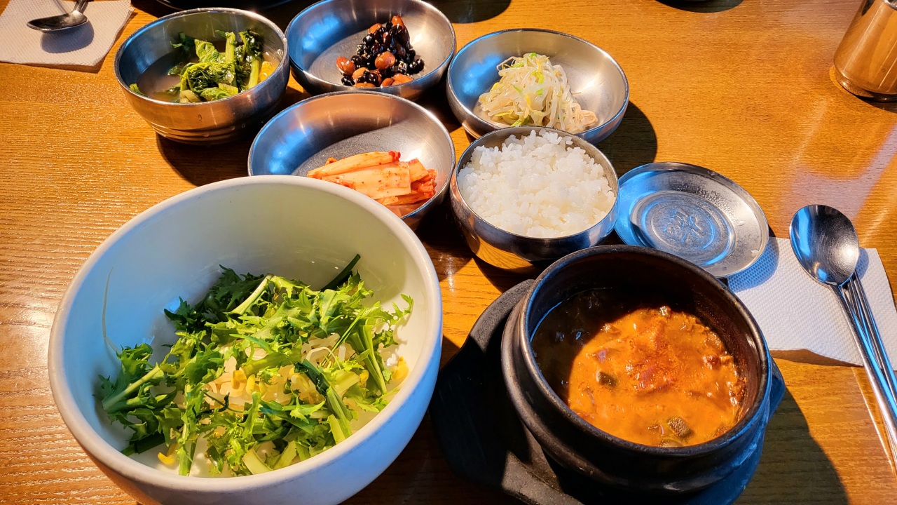 Ggangjang meal offered at Solmorang Ggangjangjip in Jongno-gu, central Seoul (Kim Hae-yeon/ The Korea Herald)