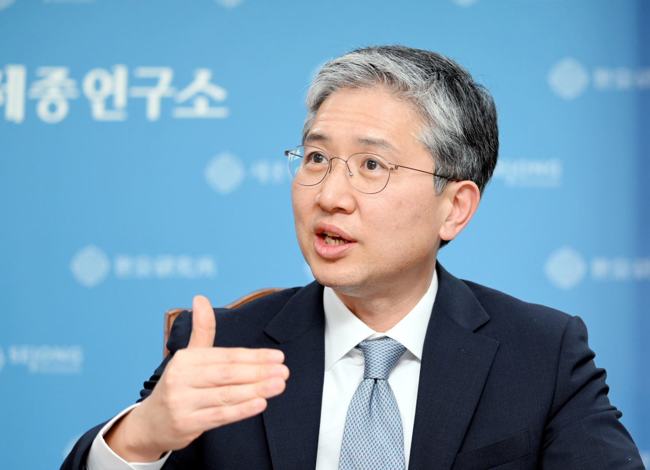 Vice president Kim Jung-sup of the Sejong Institute, who serves as a defense policy adviser for the Democratic Party of Korea’s presidential candidate Lee Jae-myung, speaks during an interview with The Korea Herald at his office in Seongnam, Gyeonggi Province. (Park Hyun-koo/The Korea Herald)