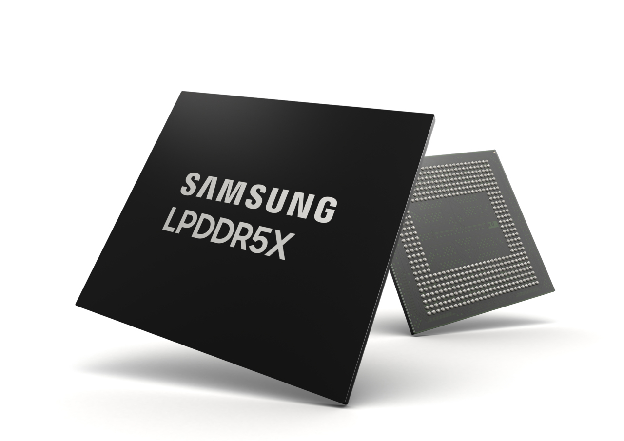 Samsung Electronics’ LPDDR5X chips (Samsung Electronics)