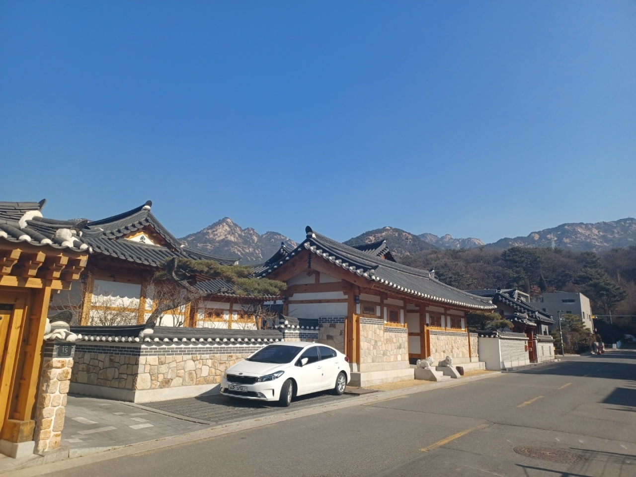 Residential area of Eunpyeong Hanok Village (Lee Si-jin/The Korea Herald)