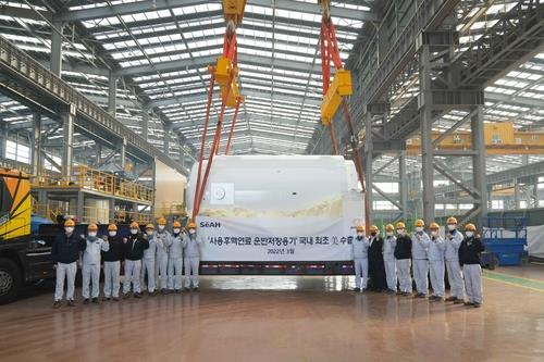 This photo, provided by SeAH Besteel Corp. on Monday, shows casks for spent nuclear fuel to be exported to a US company. (Yonhap)