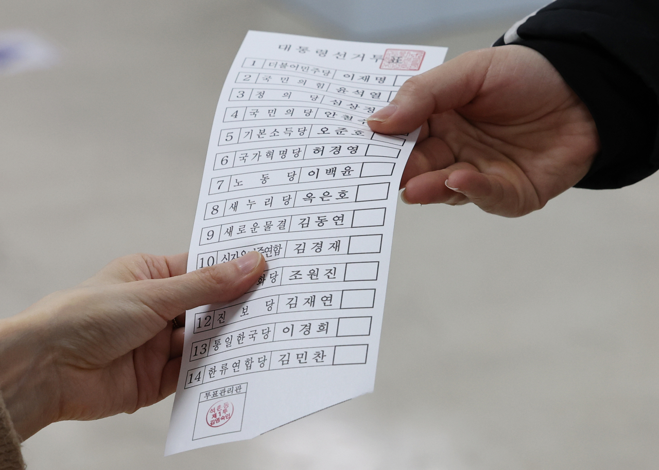 The list of candidates for 2022 South Korean Presidential Election appear on a ballot. (Yonhap)