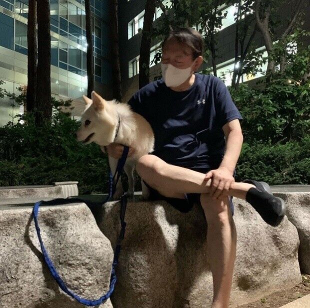 A picture of Yoon and his Jindo dog Tori (Yoon’s campaign team)