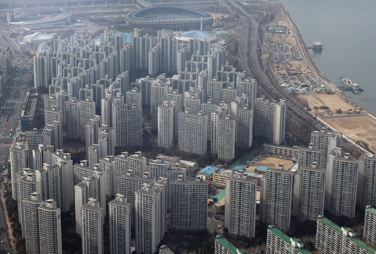 A view of apartment complexes in Jamsil-dong, Seoul, on Thursday (Yonhap)
