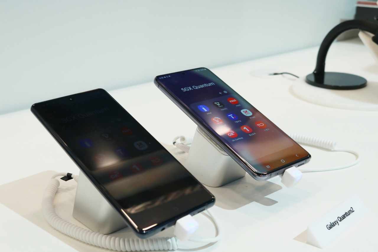 Samsung Galaxy Quantum 2 phones are displayed at SK Telecom’s MWC 2022 exhibition. (Son Ji-hyoung/The Korea Herald)