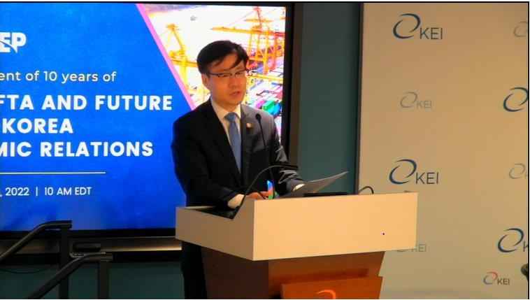 South Korean Trade Minister Yeo Han-koo is seen delivering a keynote speech during a seminar in Washington, jointly hosted by the Korea Economic Institute (KEI) and the Korea Institute of International Economic Policy, on Monday in this image captured from the KEI website. (KEI website)