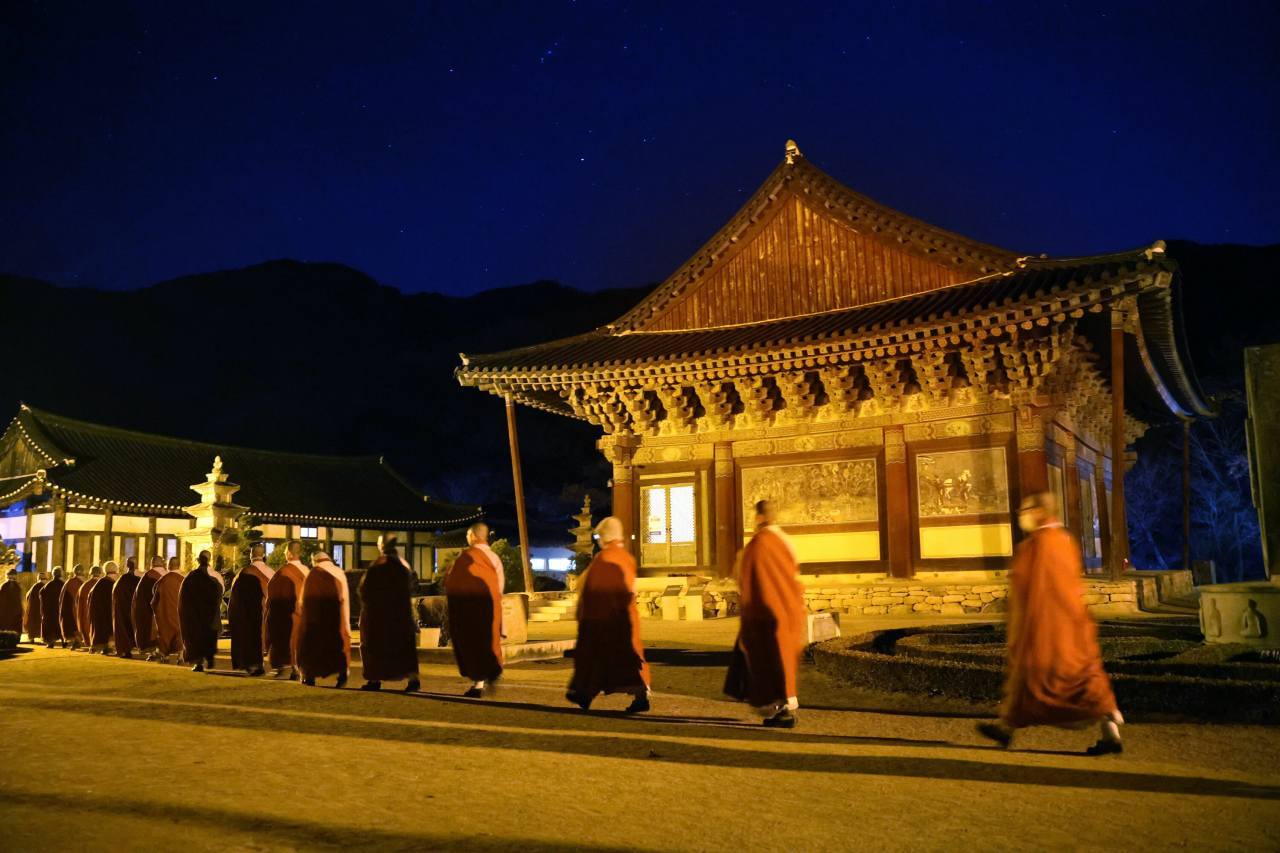 Students and faculty march back to their campus following a morning prayer service at the Unmunsa Buddhist Nunnery University in Cheongdo, North Gyeongsang province. (Hyungwon Kang)