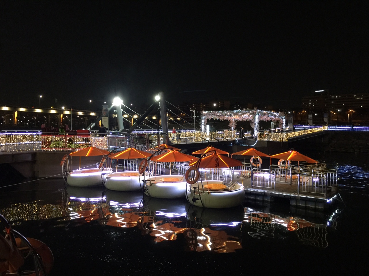 Tubester boats float on the Han River off Banpo Hangang Park in Seocho-gu, southern Seoul. (Tubester)