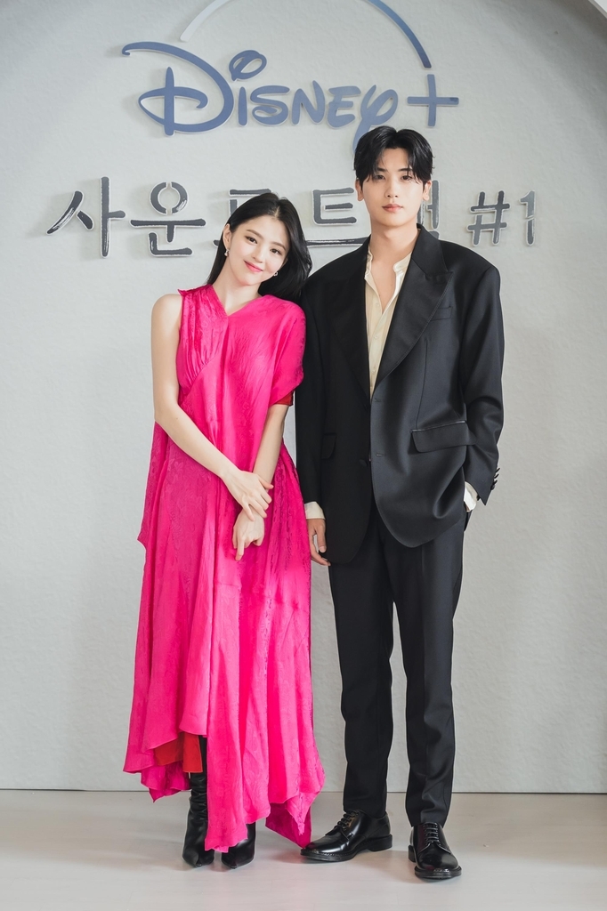 Actors Han So-hee (left) and Park Hyung-sik pose before an online press conference for “Soundtrack#1” on Wednesday (Walt Disney)