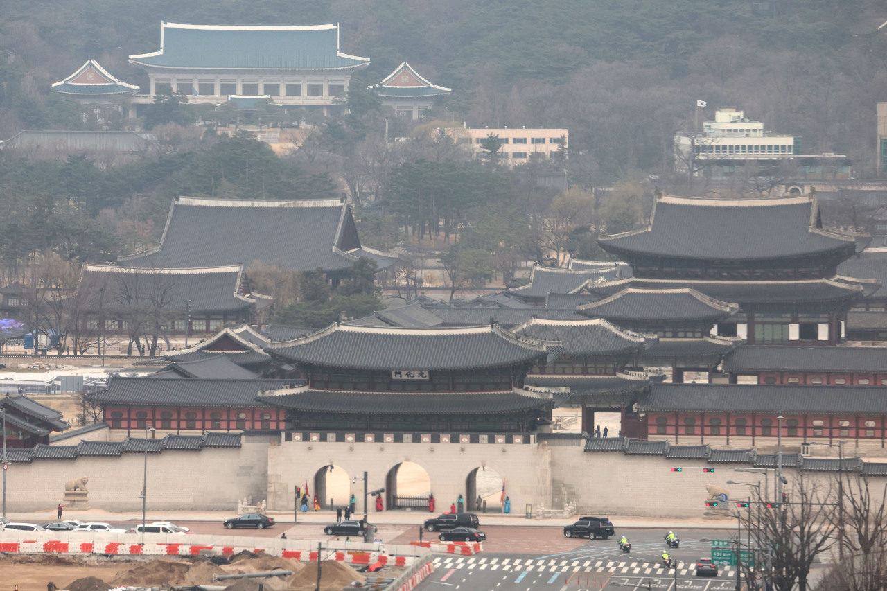 A view of Cheong Wa Dae (back) and Gyeongbokgung in Jongno-gu, central Seoul (Yonhap)
