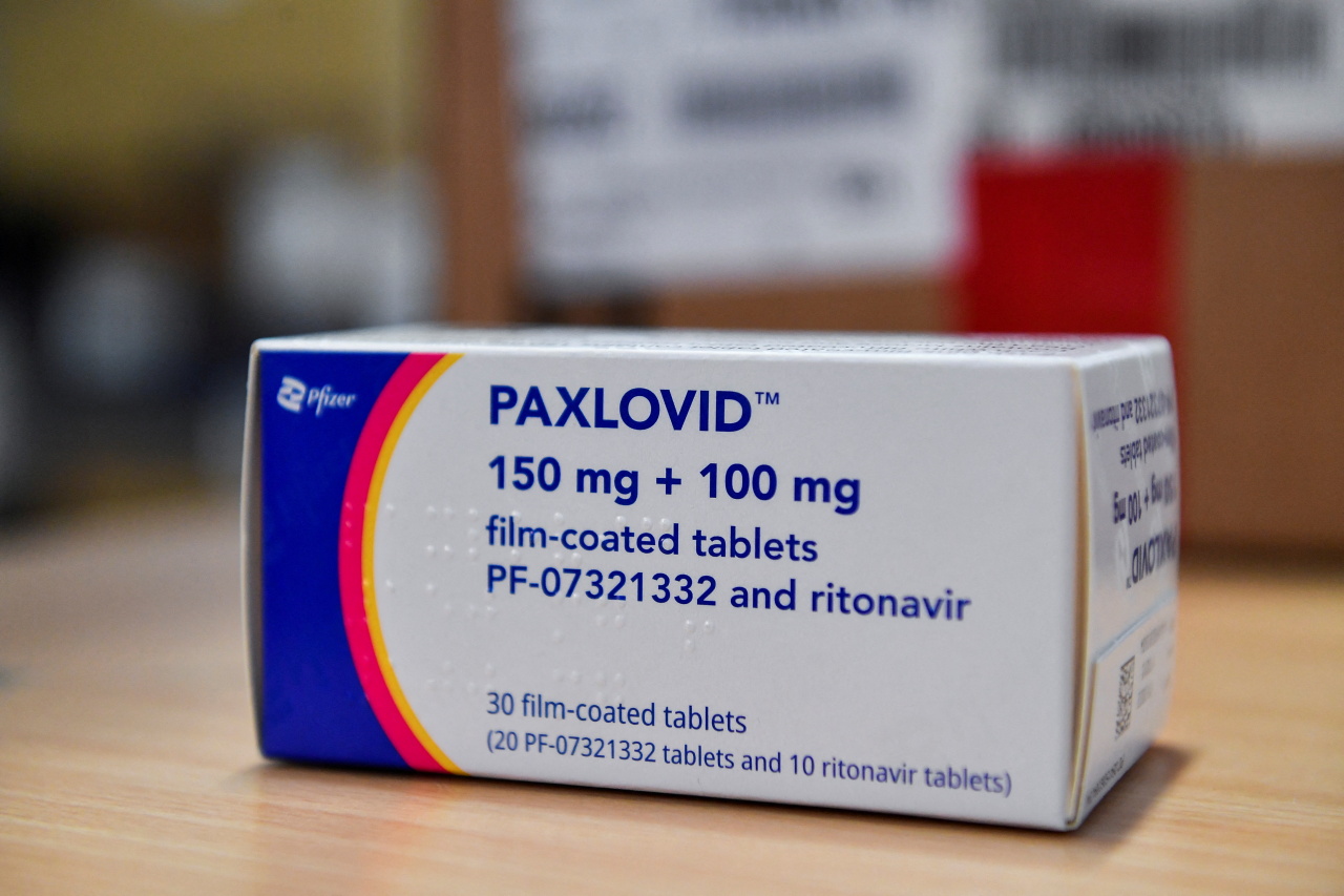 COVID-19 treatment pill Paxlovid is seen in a box. (Yonhap-Reuters)