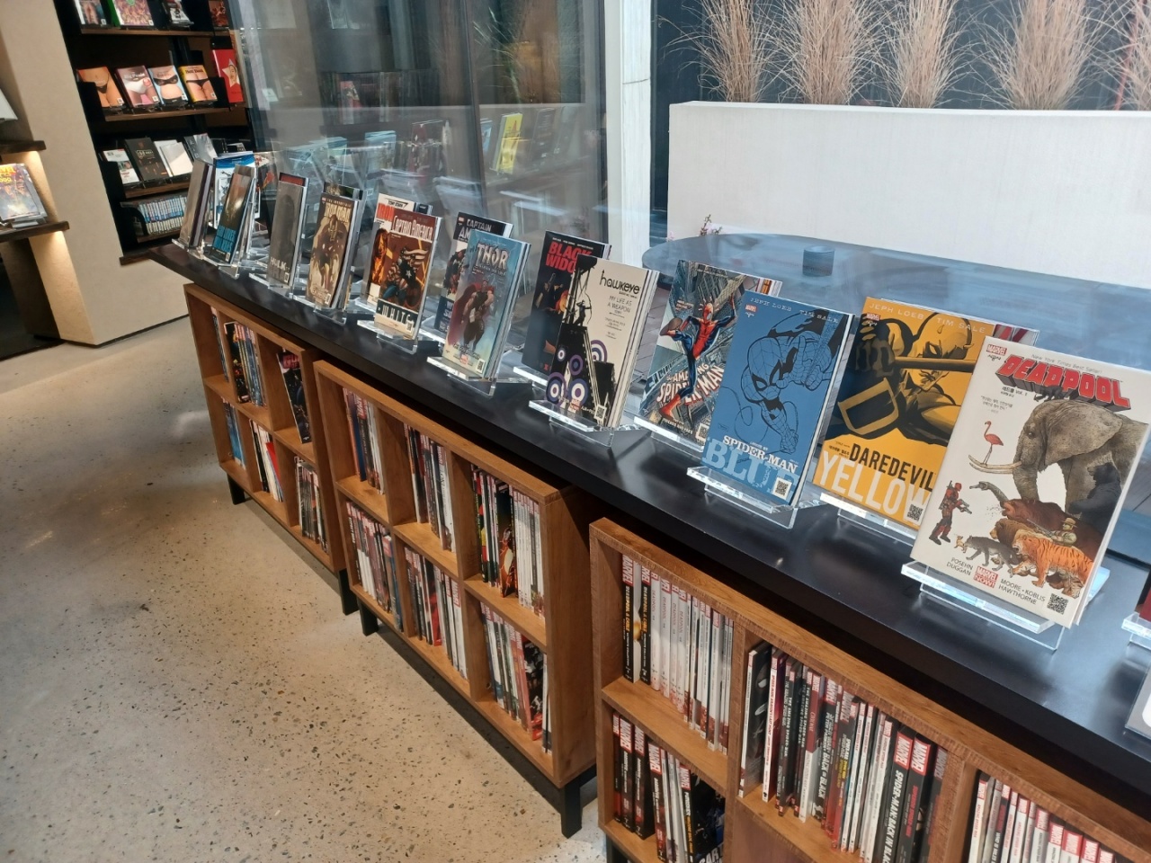 Marvel and DC comic books are on display on the first floor of Graphic in Yongsan-gu, central Seoul.  (Lee Si-jin/The Korea Herald)