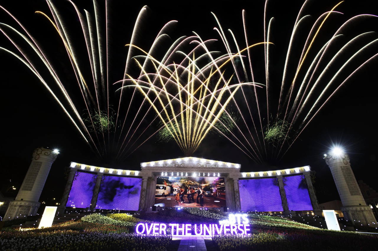 BTS’ multimedia show “Over the Universe” at Everland Theme Park (Samsung C&T)