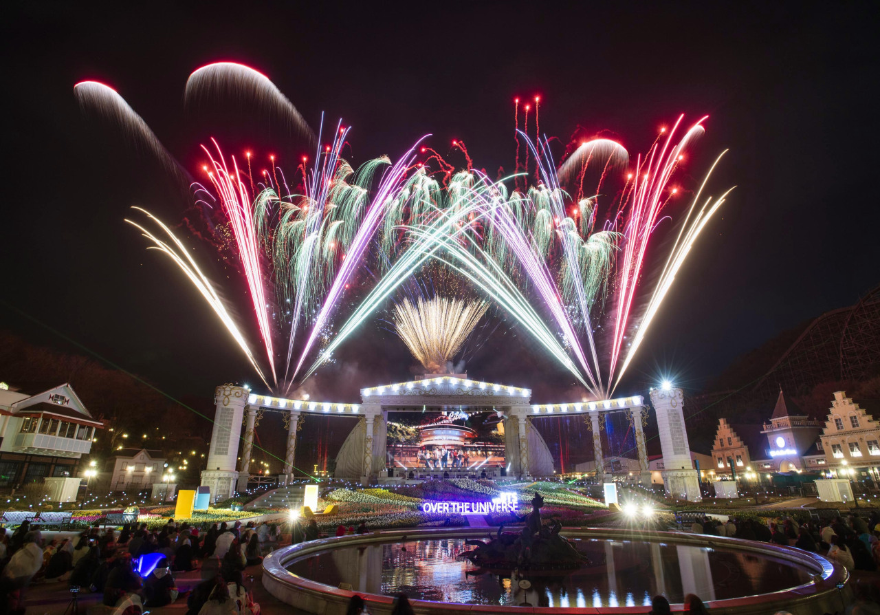 BTS’ multimedia show “Over the Universe” at Everland Theme Park (Samsung C&T)