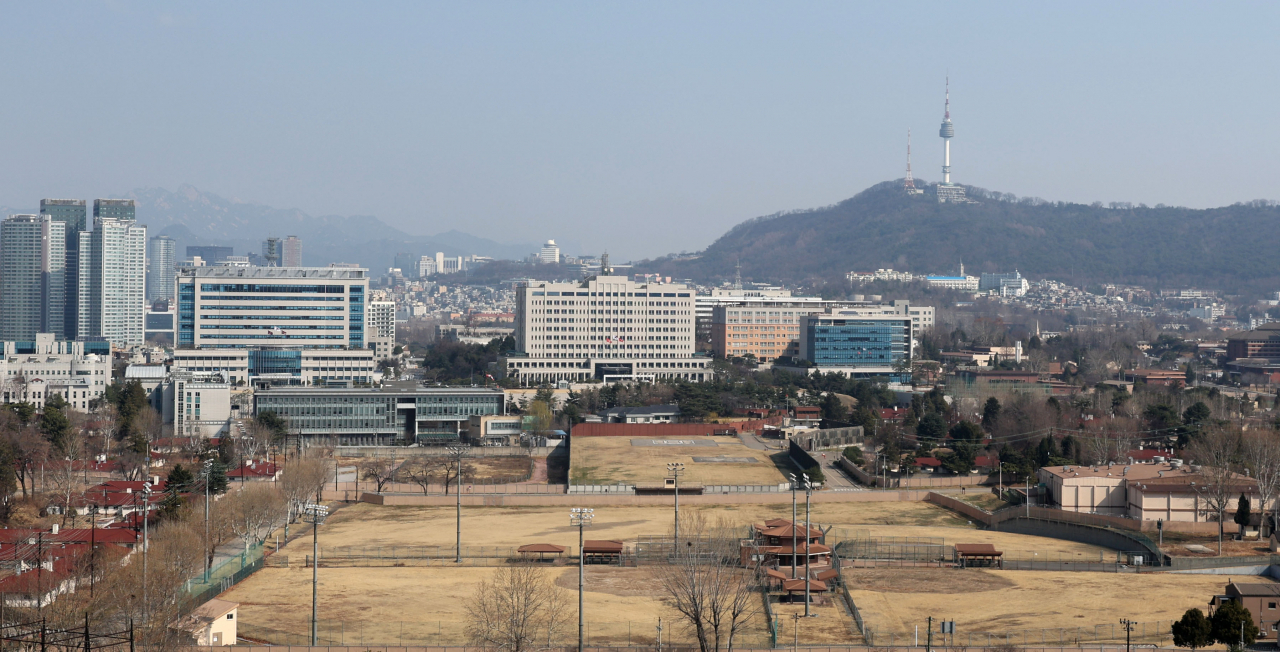 This file photo taken last Tuesday, shows the defense ministry compound in Yongsan, central Seoul. (Yonhap)