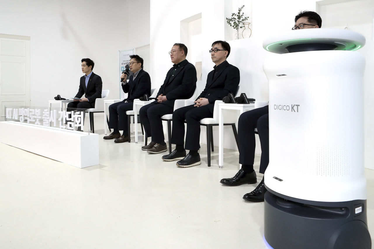 KT Senior Vice President and Head of AI Robot Business Unit Lee Sang-ho (second from left) speak to reporters at a virtual press conference held in Seoul on Wednesday. (KT)