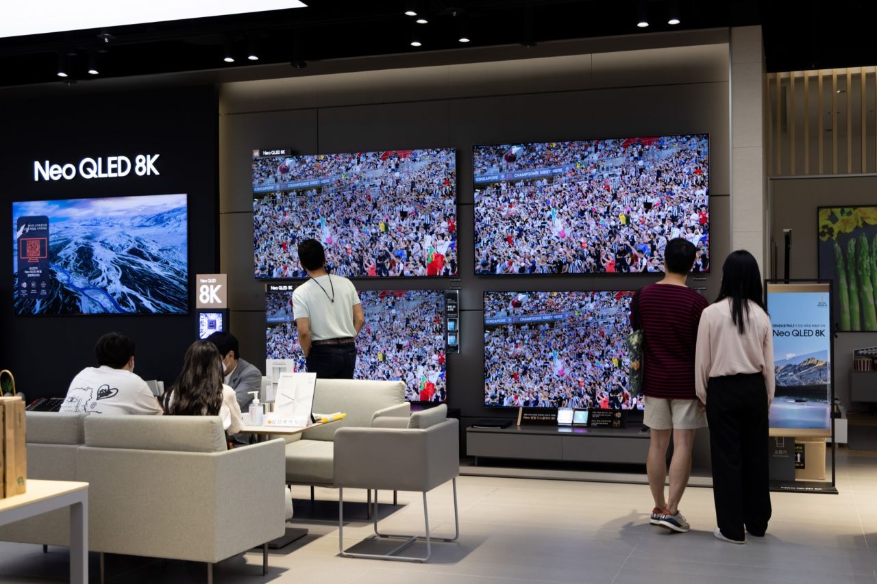 Customers look at Samsung Electronics Neo QLED TVs at a department store in Seoul. (Bloomberg)