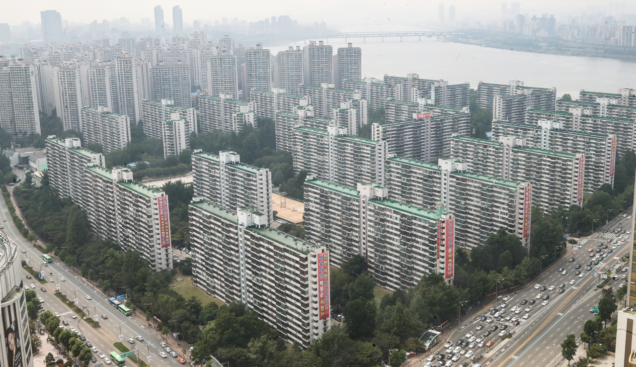 Apartment buildings in Seoul (Yonhap)