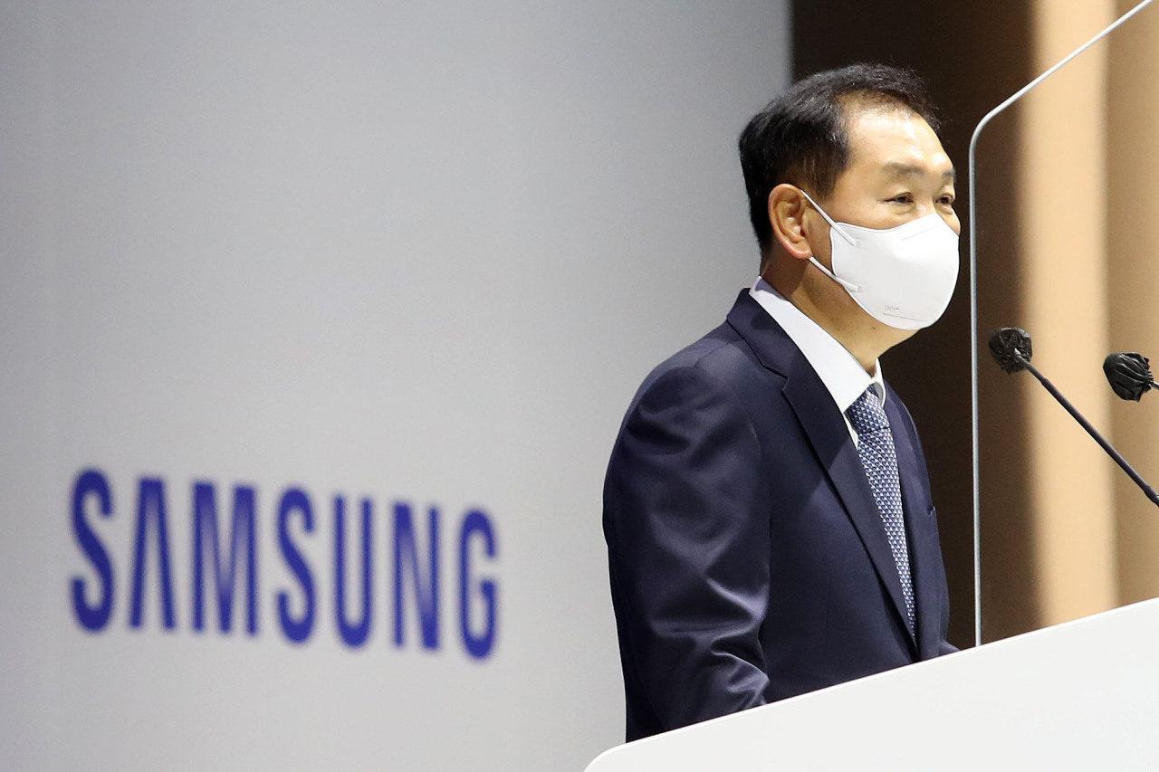 Samsung Electronics Vice Chairman and Chief Executive Officer Han Jong-hee is seen speaking at a shareholders' meeting held in Suwon, Gyeonggi Province. (Joint Press Corp)