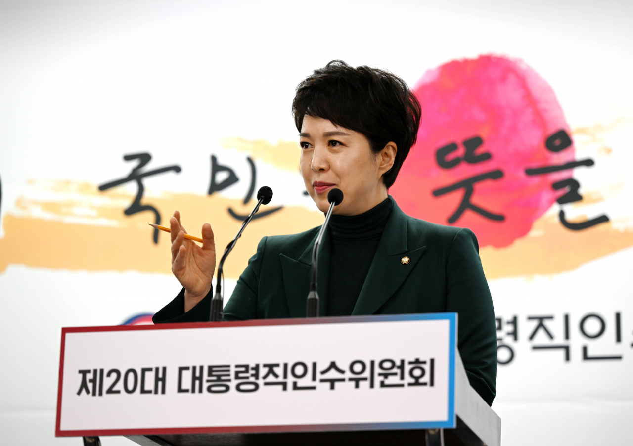 Kim Eun-hye, spokesperson of President-elect Yoon Suk-yeol, speaks at the office of the presidential transition committee in Seoul on Tuesday. (Yonhap)